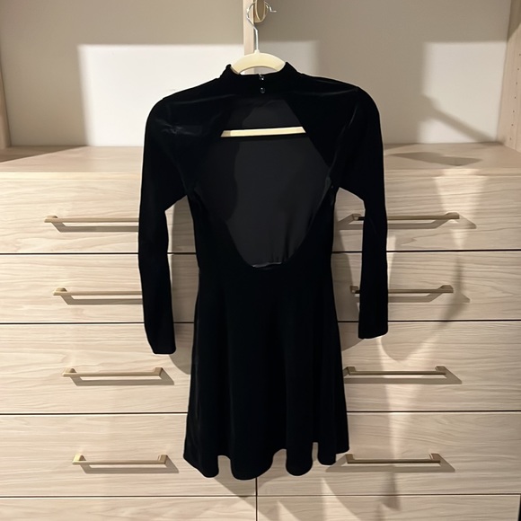 American Apparel | Long sleeved Backless High Neck VELVET Skater Mini Dress - Picture 2 of 3